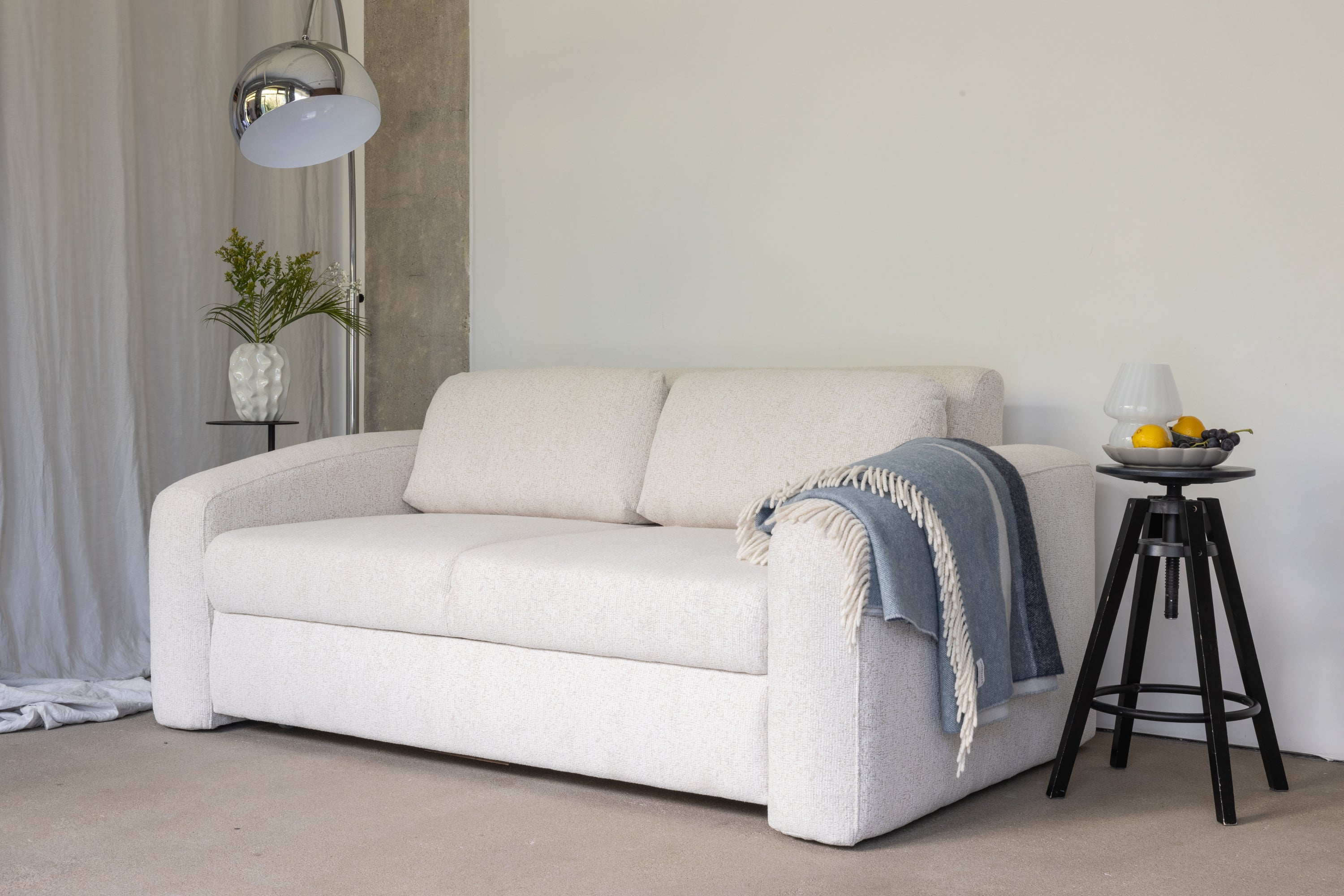 Logo 2-seter sofa med sovefunksjon