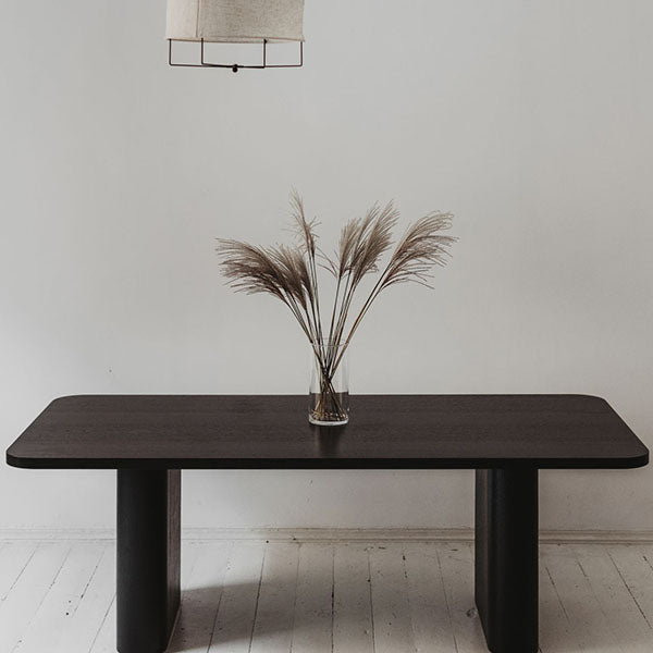 Pelare spisebord svart eik