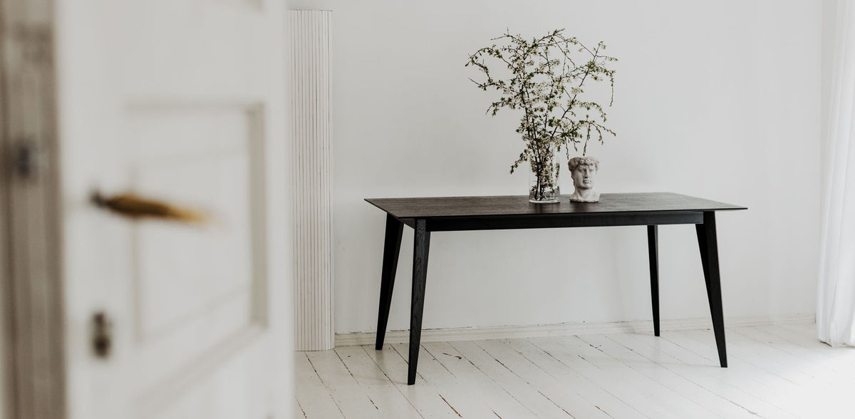 Bord spisebord svart eik