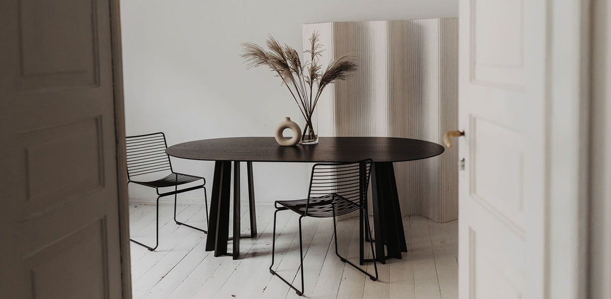 Tavle Oval spisebord svart eik